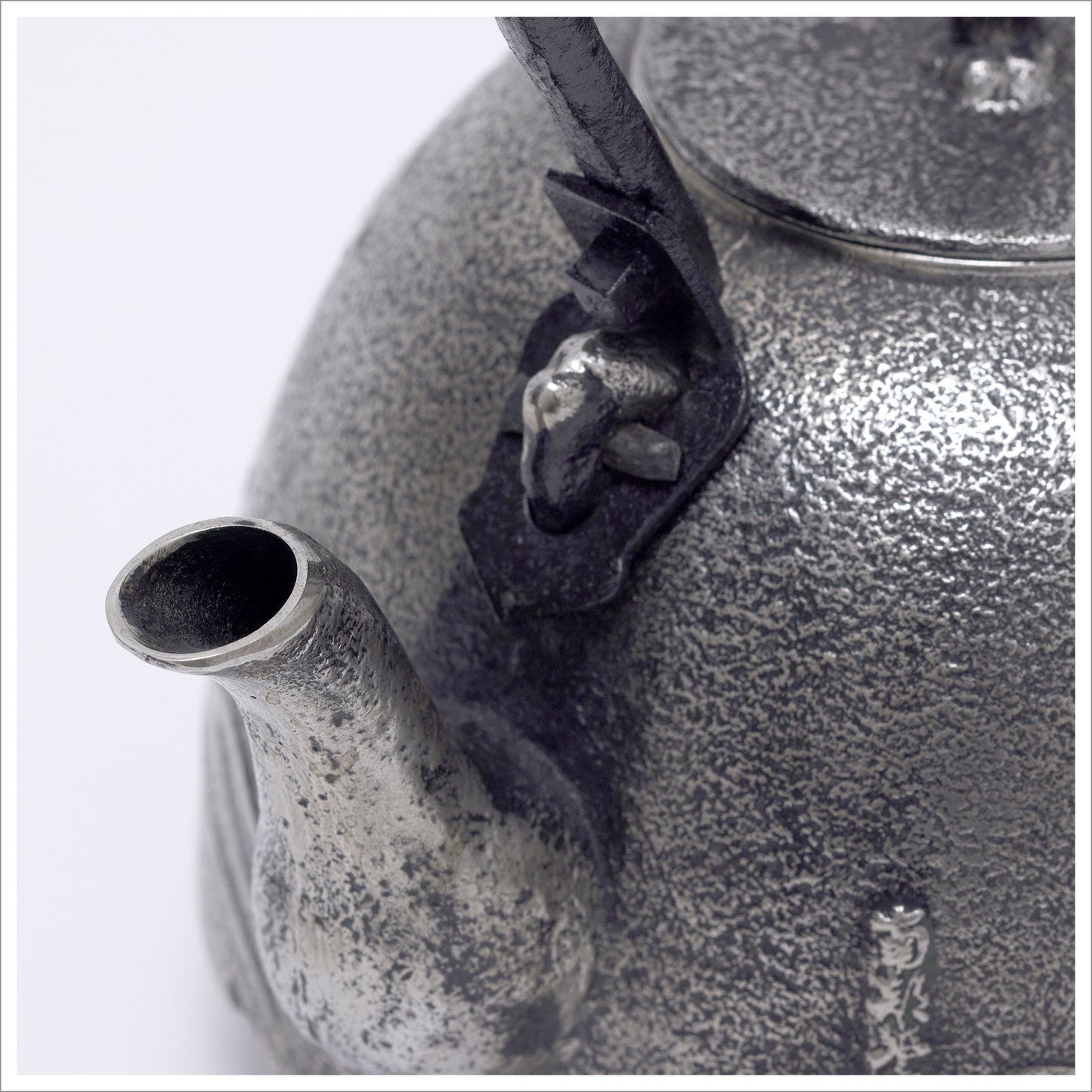 Nambu-Ironware Nambu Style (Namichidori) Premium Sand Iron